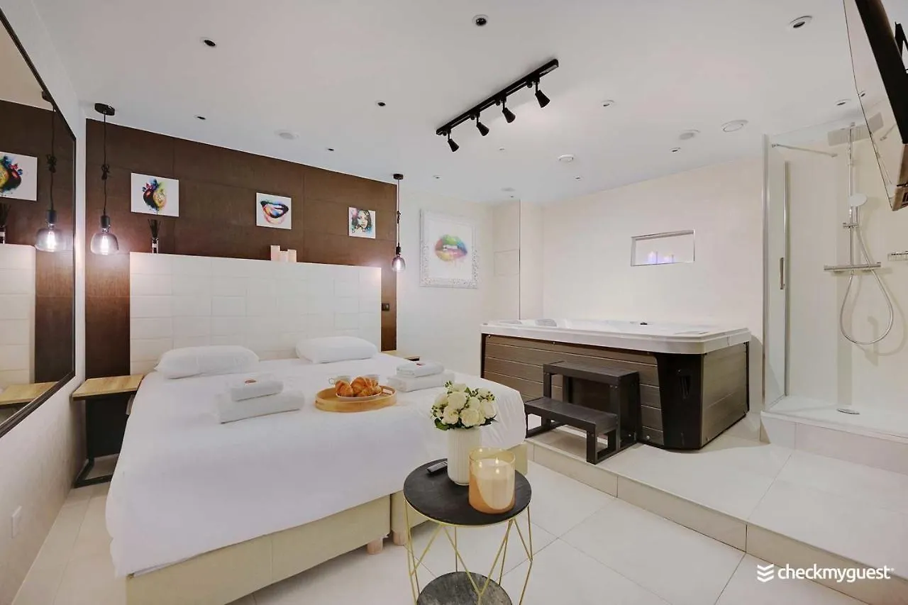 Residence Rochechouart Paris