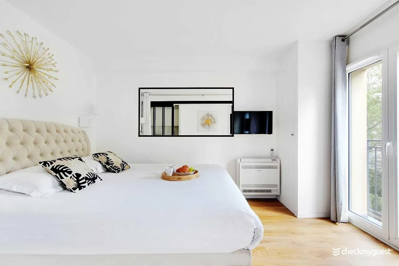 Residence Rochechouart Paris Apartment