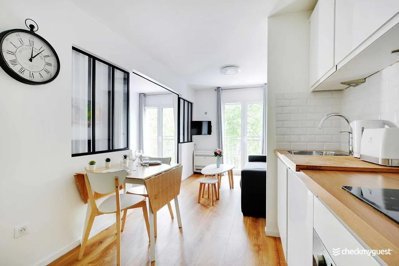 Residence Rochechouart Paris