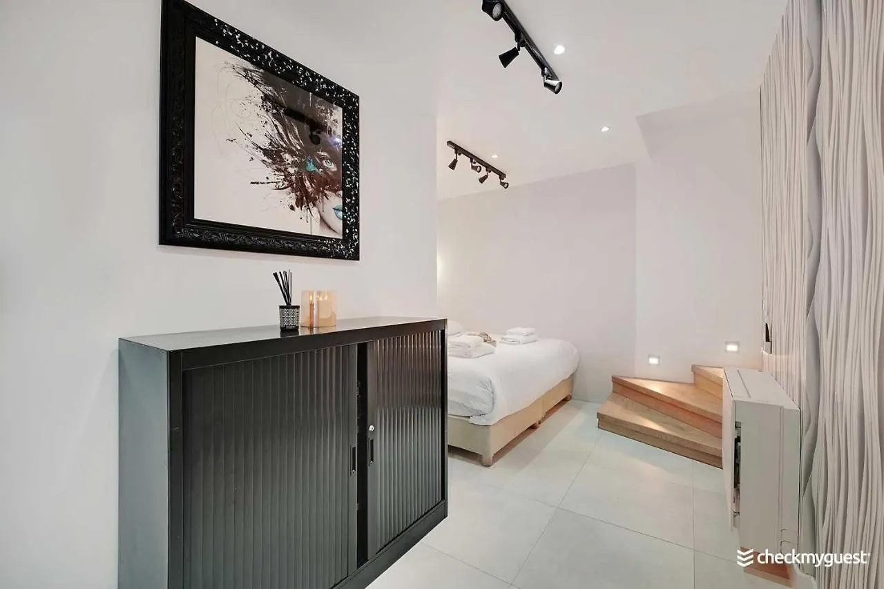 Residence Rochechouart Paris Apartment