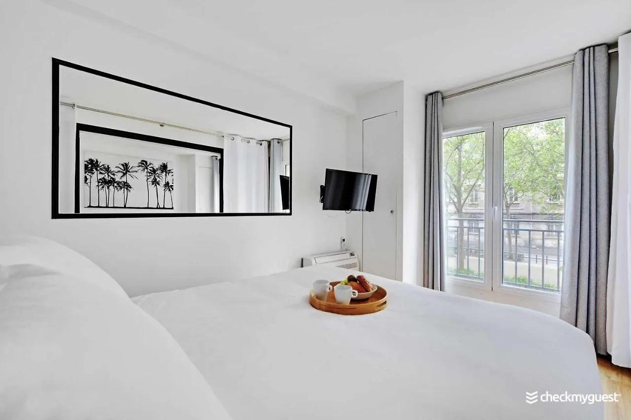Apartment Residence Rochechouart Paris