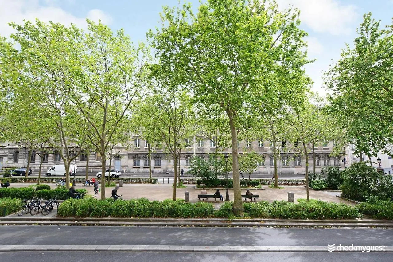 Residence Rochechouart Paris Apartment