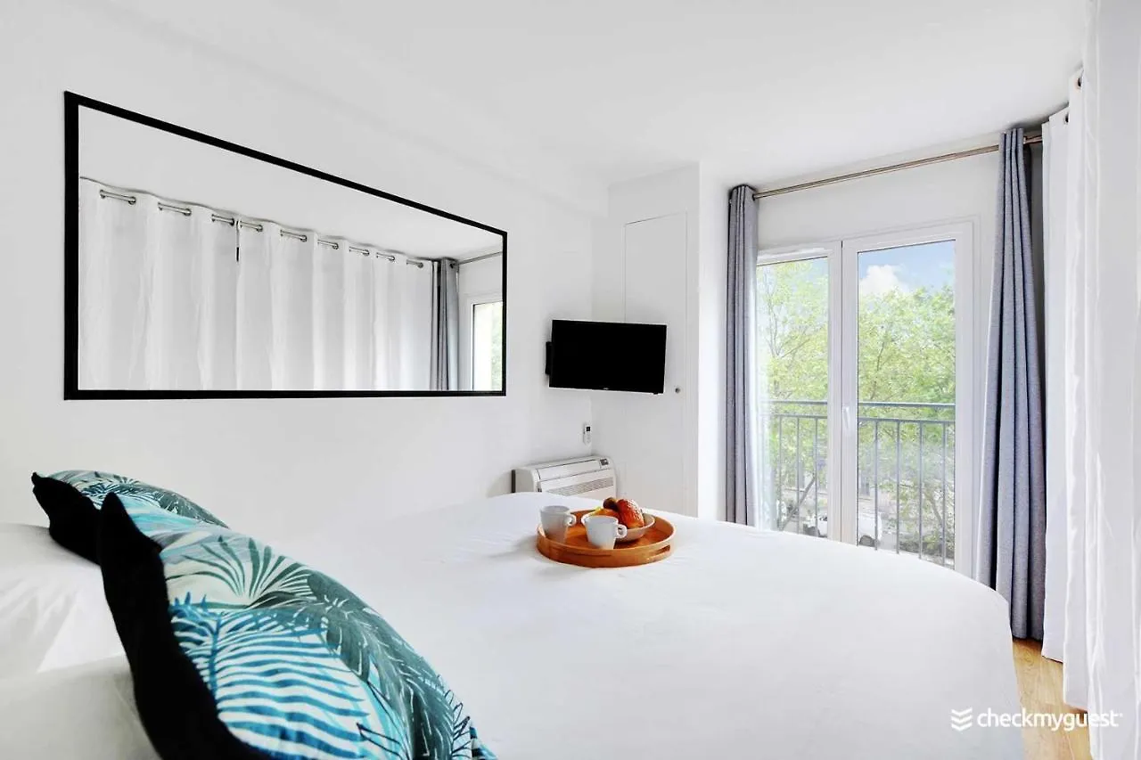 Apartment Residence Rochechouart Paris France