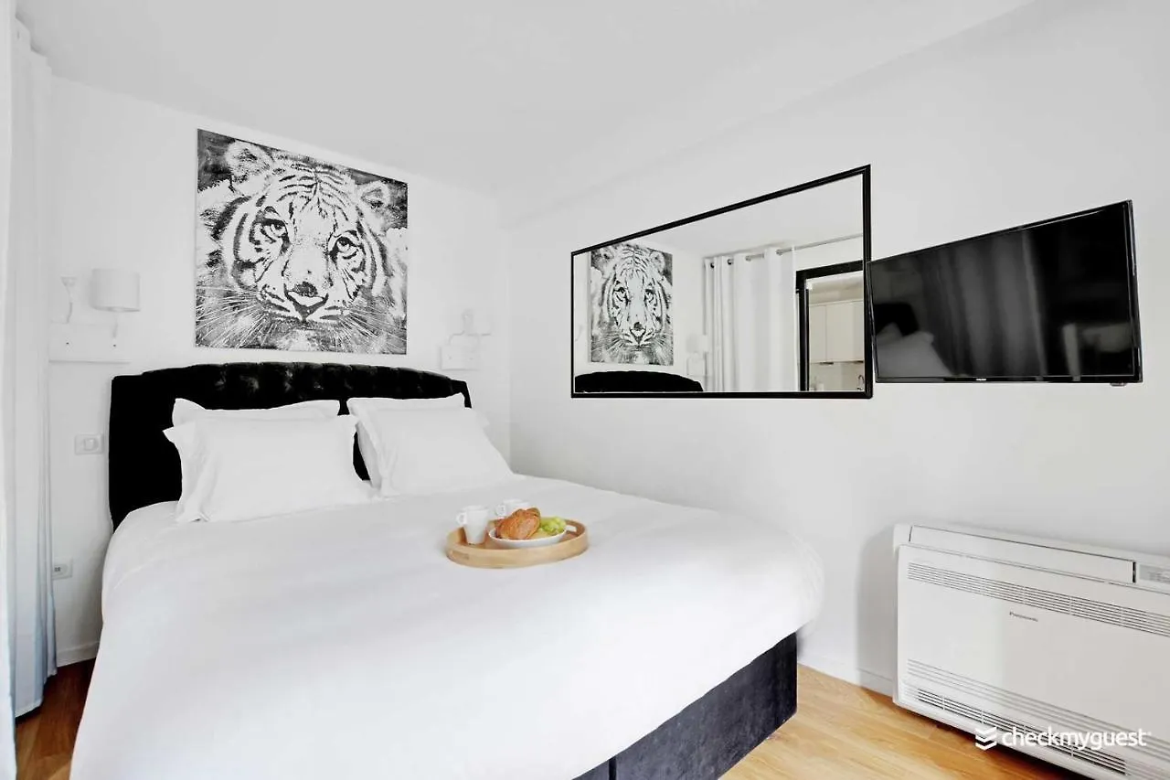 Apartment Residence Rochechouart Paris France