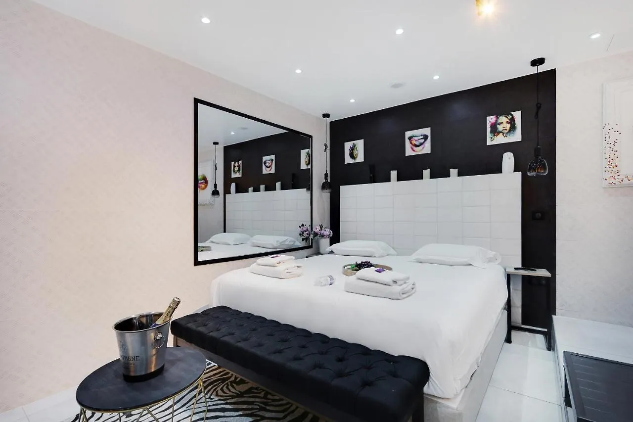 Residence Rochechouart Paris